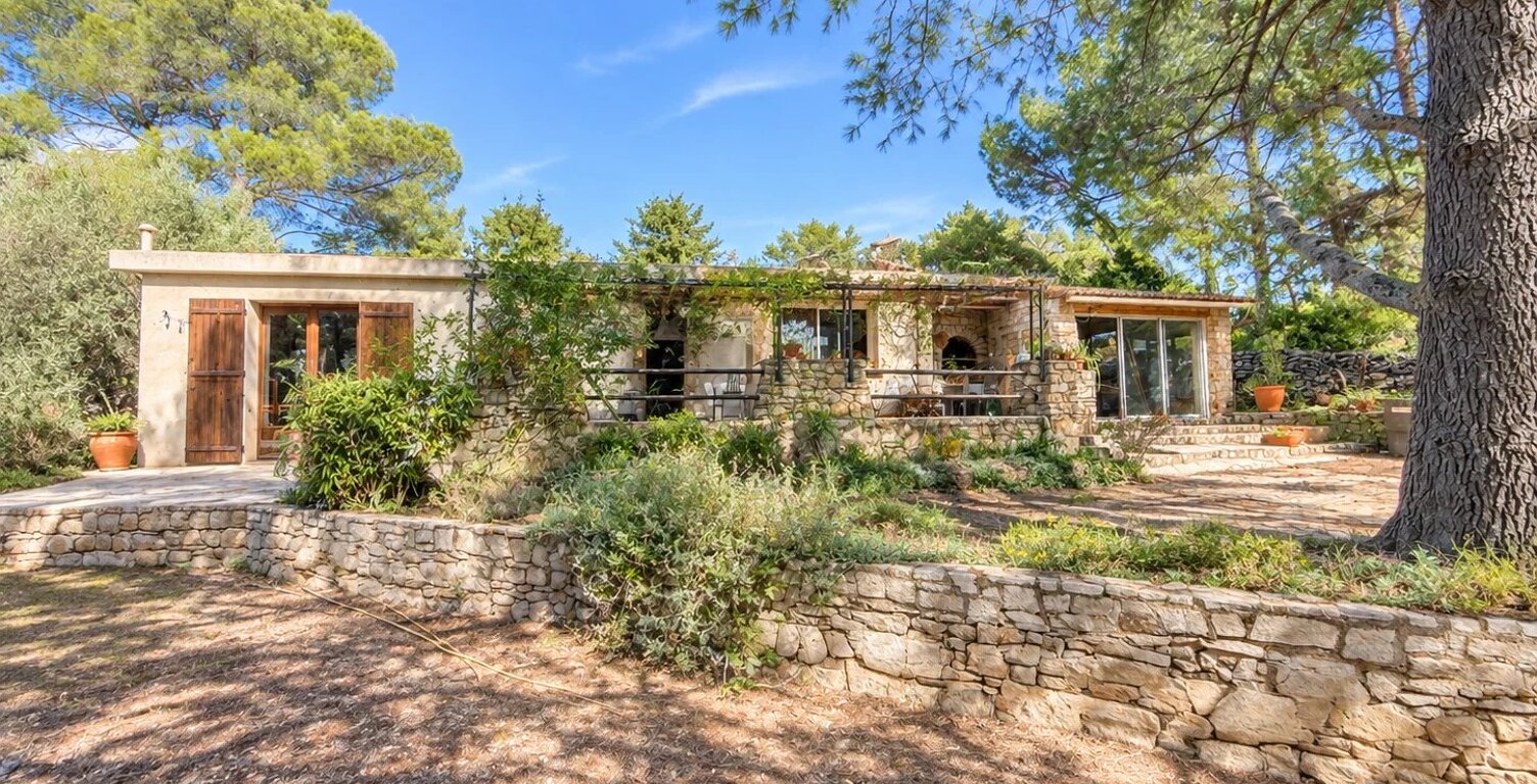 Nîmes, Calvas/Gazelle, maison 125m2, plain pied, 3 chs, + mazet, parcelle arborée 5024m2 — photo 1
