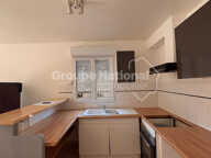 A LOUER à SORGUES, maison mitoyenne de 70m2, 2 chambres, cour, parkings — photo 2