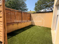 A LOUER à SORGUES, maison mitoyenne de 70m2, 2 chambres, cour, parkings — photo 3