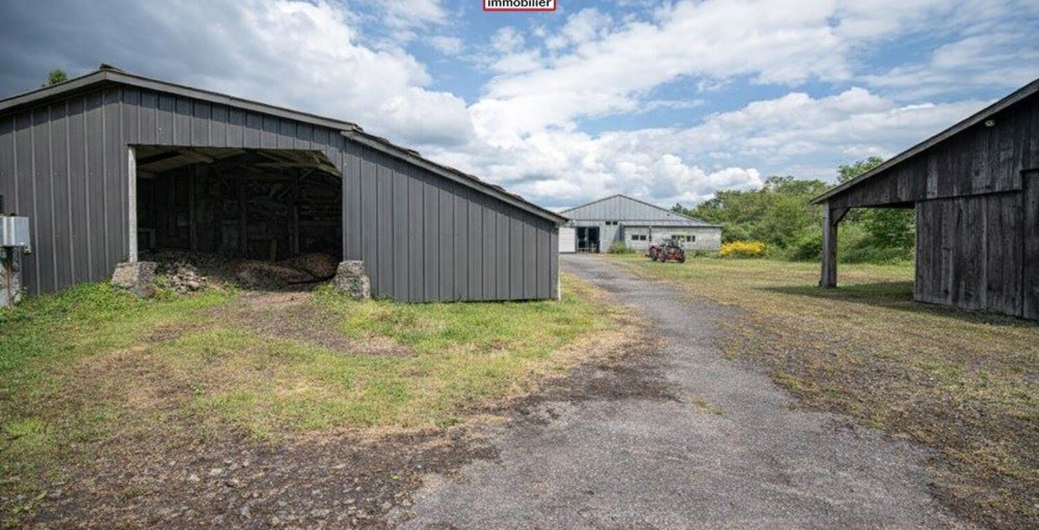 FINISTERE - Saint-Rivoal (29190) - A VENDRE - MAISON RENOVEE EN 1999 DE  165M²  - 4 CHAMBRES - SOUS SOL COMPLET - 3 HANGARS - 9000M² DE TERRAIN - PIECE DE VIE DE 67M² — photo 1