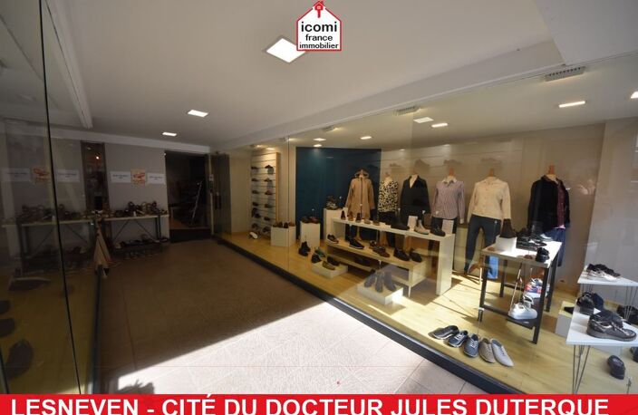FINISTERE - Lesneven (29260) - A VENDRE - LOCAUX COMMERCIAUX AVEC VITRINE - RESERVE - BUREAU - ATELIER - JARDIN - BEAU POTENTIEL — photo 3