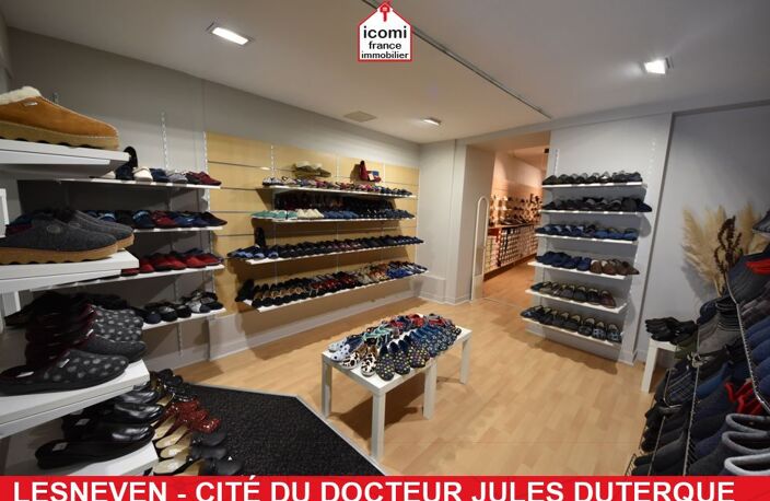 FINISTERE - Lesneven (29260) - A VENDRE - LOCAUX COMMERCIAUX AVEC VITRINE - RESERVE - BUREAU - ATELIER - JARDIN - BEAU POTENTIEL — photo 4