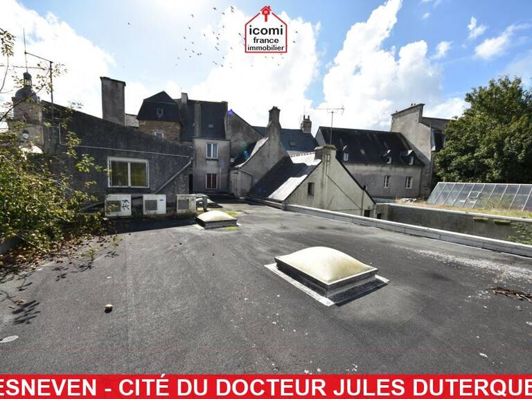 FINISTERE - Lesneven (29260) - A VENDRE - LOCAUX COMMERCIAUX AVEC VITRINE - RESERVE - BUREAU - ATELIER - JARDIN - BEAU POTENTIEL — photo 1