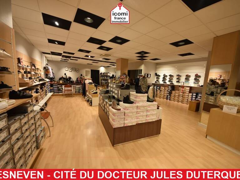 FINISTERE - Lesneven (29260) - A VENDRE - LOCAUX COMMERCIAUX AVEC VITRINE - RESERVE - BUREAU - ATELIER - JARDIN - BEAU POTENTIEL — photo 1