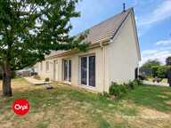 Pavillon RT2012 - séjour (42 m²)  3 chambres  Terrain 812 m² — photo 2