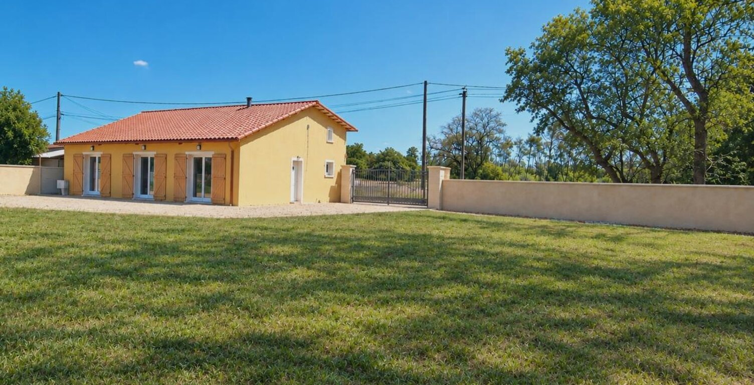 Maison 6 pièces 180m2 avec un terrain de 800m2 et un autre de 1120m2 LA ROCHE CHALAIS (24) — photo 1