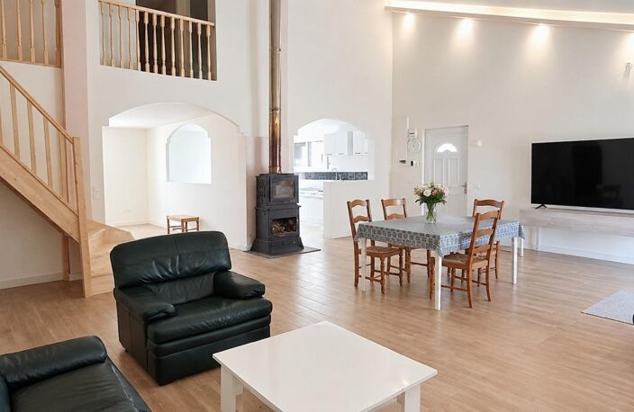 Maison 6 pièces 180m2 avec un terrain de 800m2 et un autre de 1120m2 LA ROCHE CHALAIS (24) — photo 3
