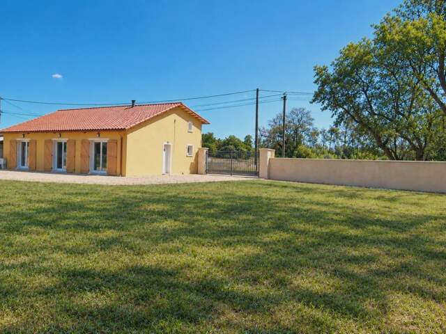 Maison 6 pièces 180m2 avec un terrain de 800m2 et un autre de 1120m2 LA ROCHE CHALAIS (24) — photo du bien