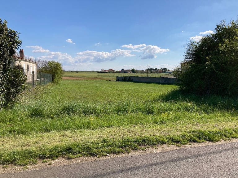 Terrain à bâtir à Champagnolles (17240) — photo 1