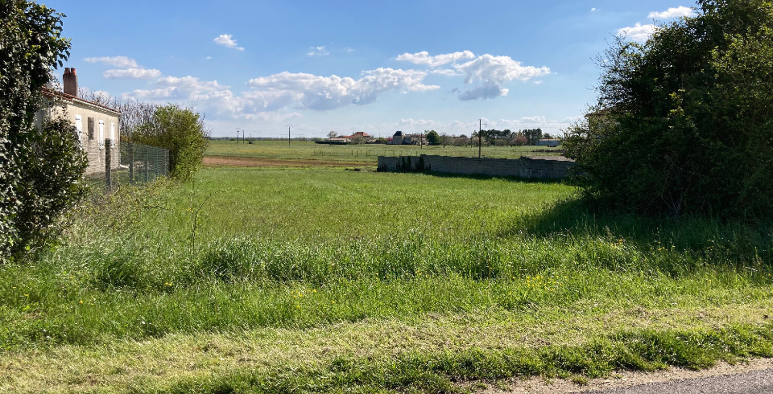 Terrain à bâtir à Champagnolles (17240) — photo 1