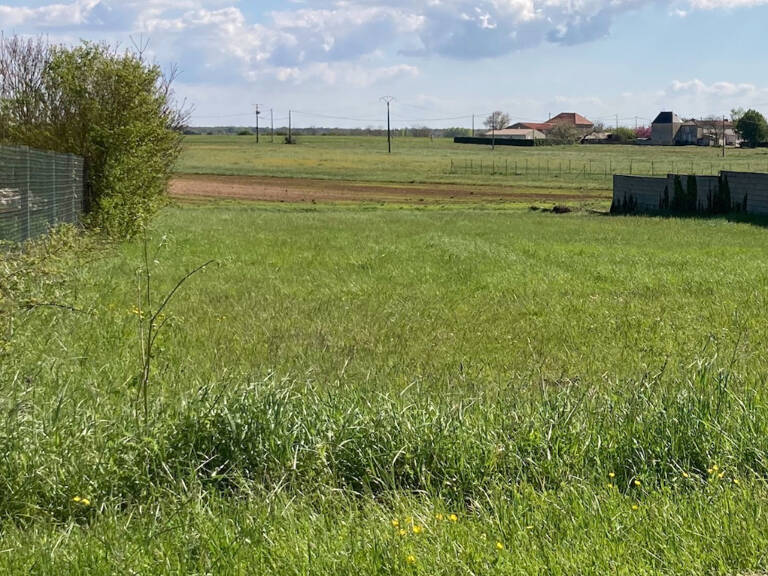 Terrain à bâtir à Champagnolles (17240) — photo 1
