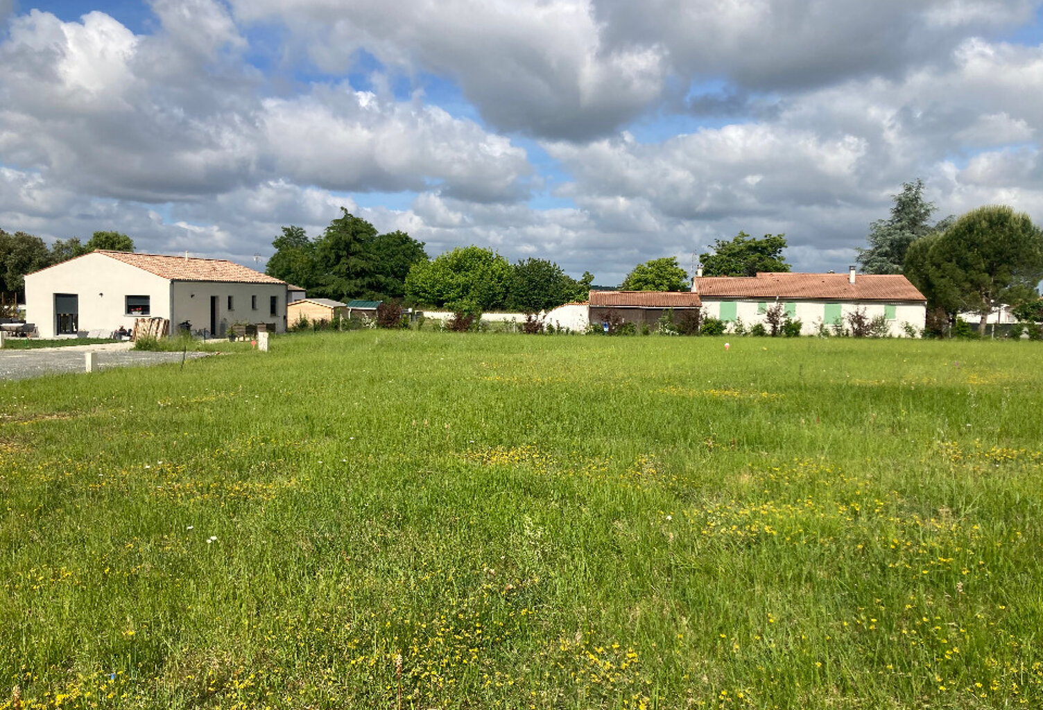 Terrain à bâtir à Saint-Vaize (17100) — photo 1