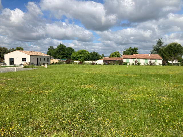 Terrain à bâtir à Saint-Vaize (17100) — photo du bien