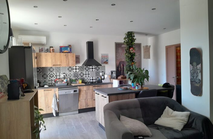 En vente 395200 EUR à Fréjus : maison de ville ,avec 2 apparte — photo 2
