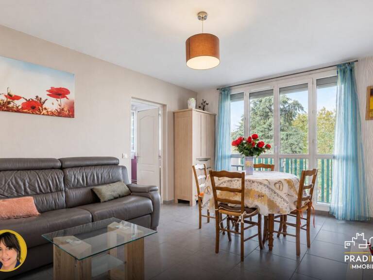 Pierre-Bénite - T3 lumineux de 70 m² avec balcon, parking, c — photo 1