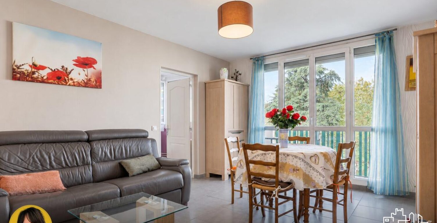 Pierre-Bénite - T3 lumineux de 70 m² avec balcon, parking, c — photo 1