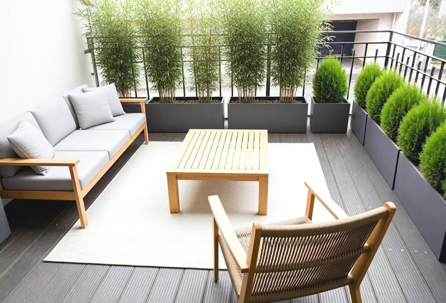 Immeuble offrant T2, T3 , 2 garages et un local commercial — photo 1