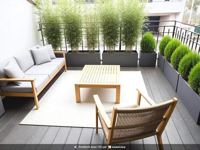 Immeuble offrant T2, T3 , 2 garages et un local commercial — photo du bien