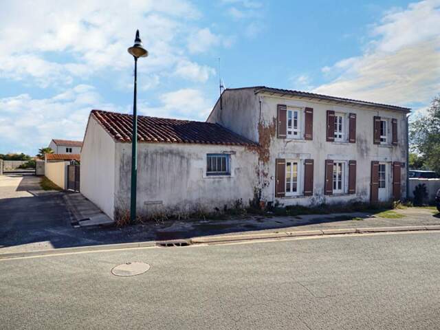 17230 - LONGEVES - Maison 3 Chambres 5 Pièces 120 m2 environ - — photo du bien