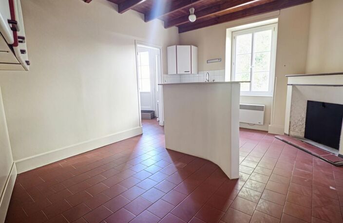 17230 - LONGEVES - Maison 3 Chambres 5 Pièces 120 m2 environ - — photo 3