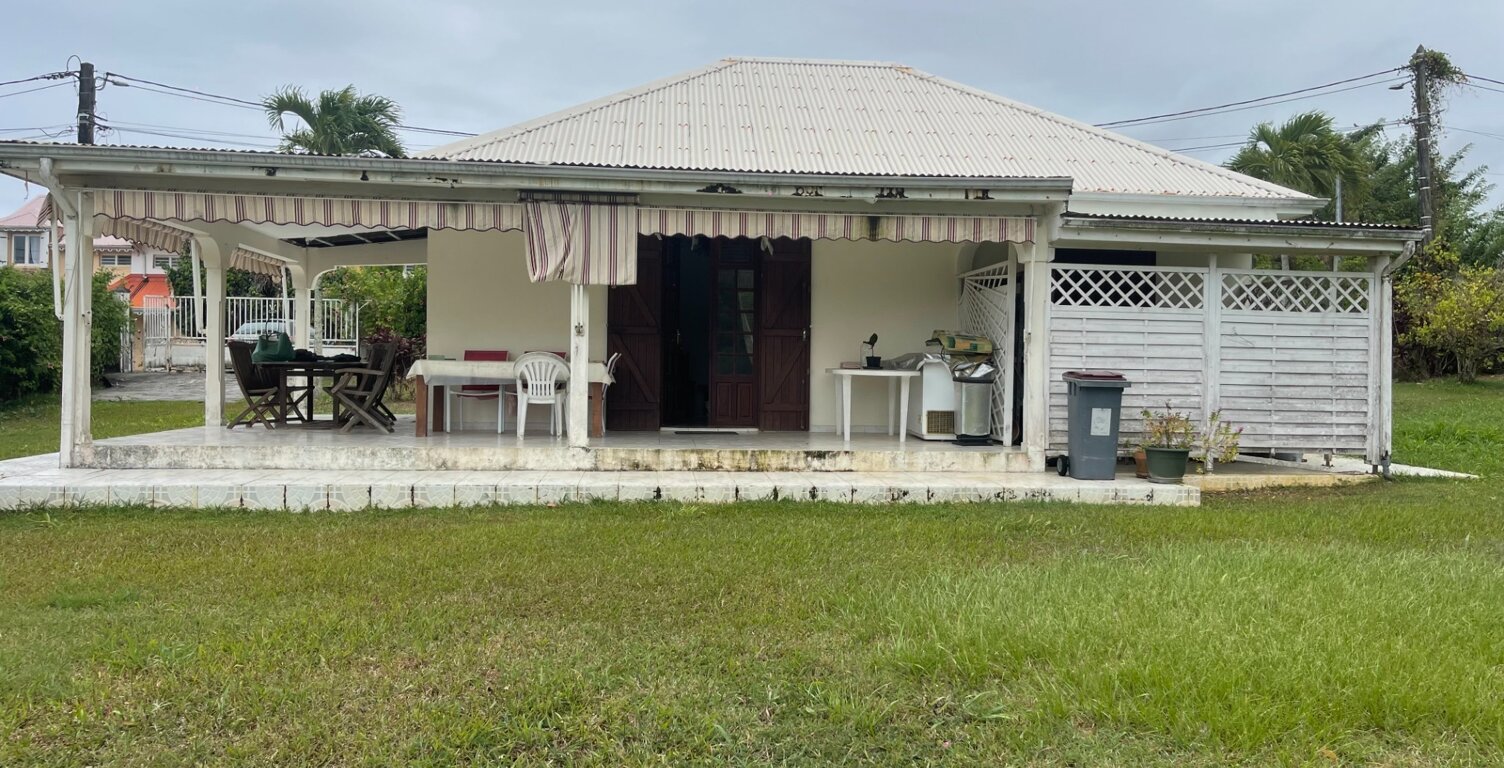 Maison à vendre 3 pièces GOYAVE (971) — photo 1