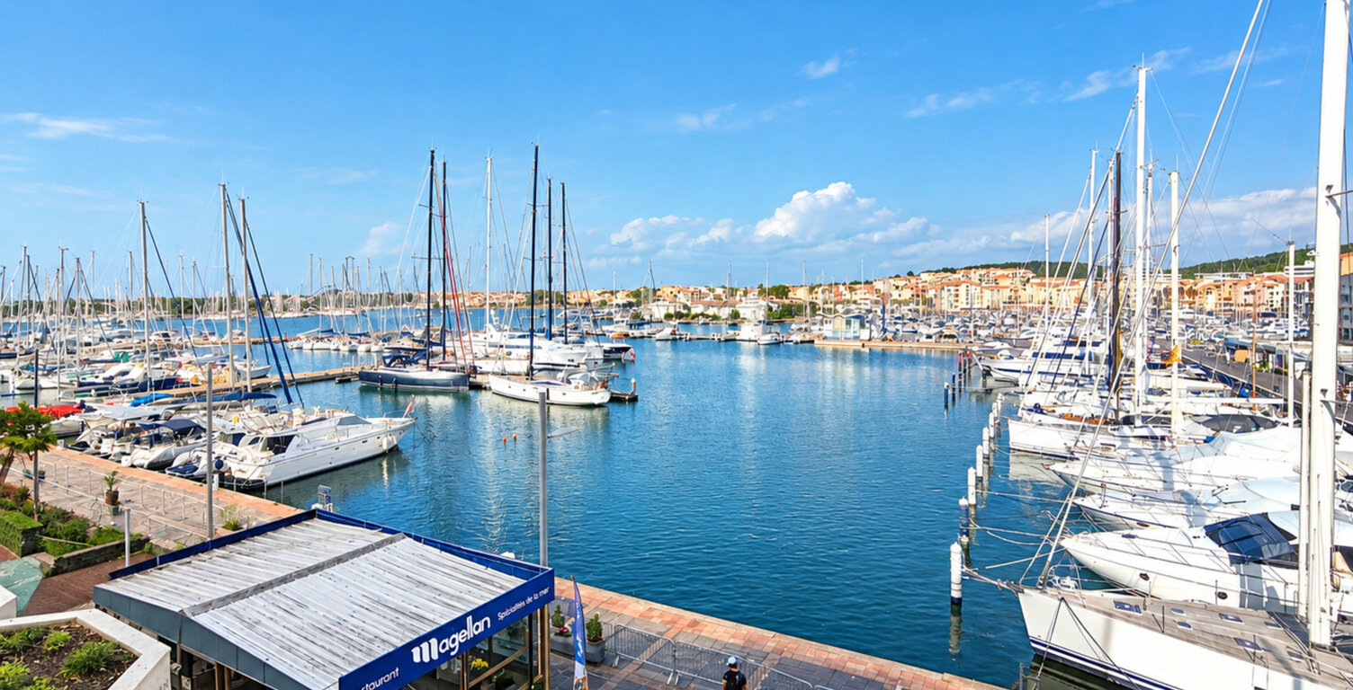 CAP D’AGDE – VUE PORT EXCEPTIONNELLE – T2 36 M² – BALCON –PISCINE - CONCIERGE - GARAGE FERMÉ – VENDU MEUBLÉ — photo 1