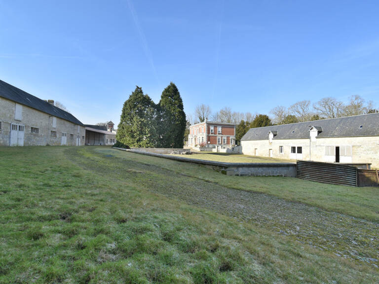 Corps de ferme avec Maison bourgeoise à vendre - Au nord de Soissons (02 Aisne) (14km) – maison de 335 m² -6 chambres - Dépendances - Garages – Hangars- Terrain 1.18ha — photo 1