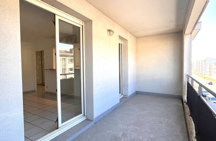 À vendre – Bel appartement 3 pièces avec grande loggia – Bordeaux Chartrons / Bassins à Flot — photo 2