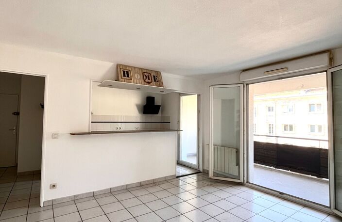 À vendre – Bel appartement 3 pièces avec grande loggia – Bordeaux Chartrons / Bassins à Flot — photo 3