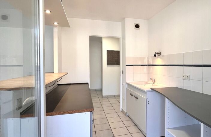 À vendre – Bel appartement 3 pièces avec grande loggia – Bordeaux Chartrons / Bassins à Flot — photo 4