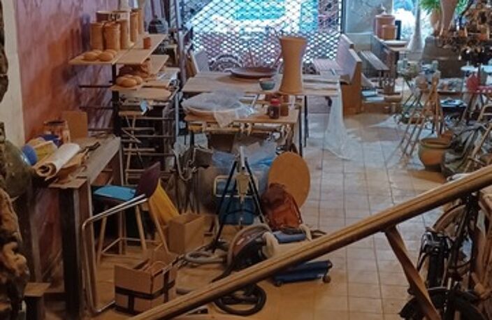 CENTRE SOMMIERES ,  FONDS DE COMMERCE +MURS + APPARTEMENT A SAISIR! — photo 5
