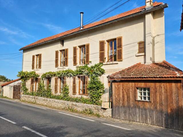 Maison à vendre 7 pièces PANISSIERES (42) — photo du bien