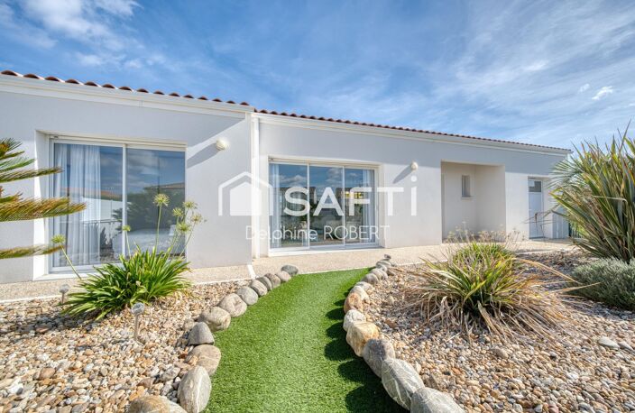 Plain-pied contemporain avec piscine aux prestations soignées — photo 2