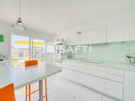 Plain-pied contemporain avec piscine aux prestations soignées — photo 3