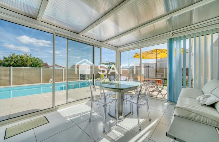Plain-pied contemporain avec piscine aux prestations soignées — photo 5