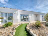 Plain-pied contemporain avec piscine aux prestations soignées — photo 2