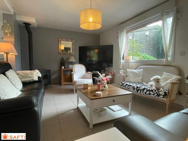 Maison individuelle de 116 m²  3 chambres, bureau, jardin et piscine — photo du bien