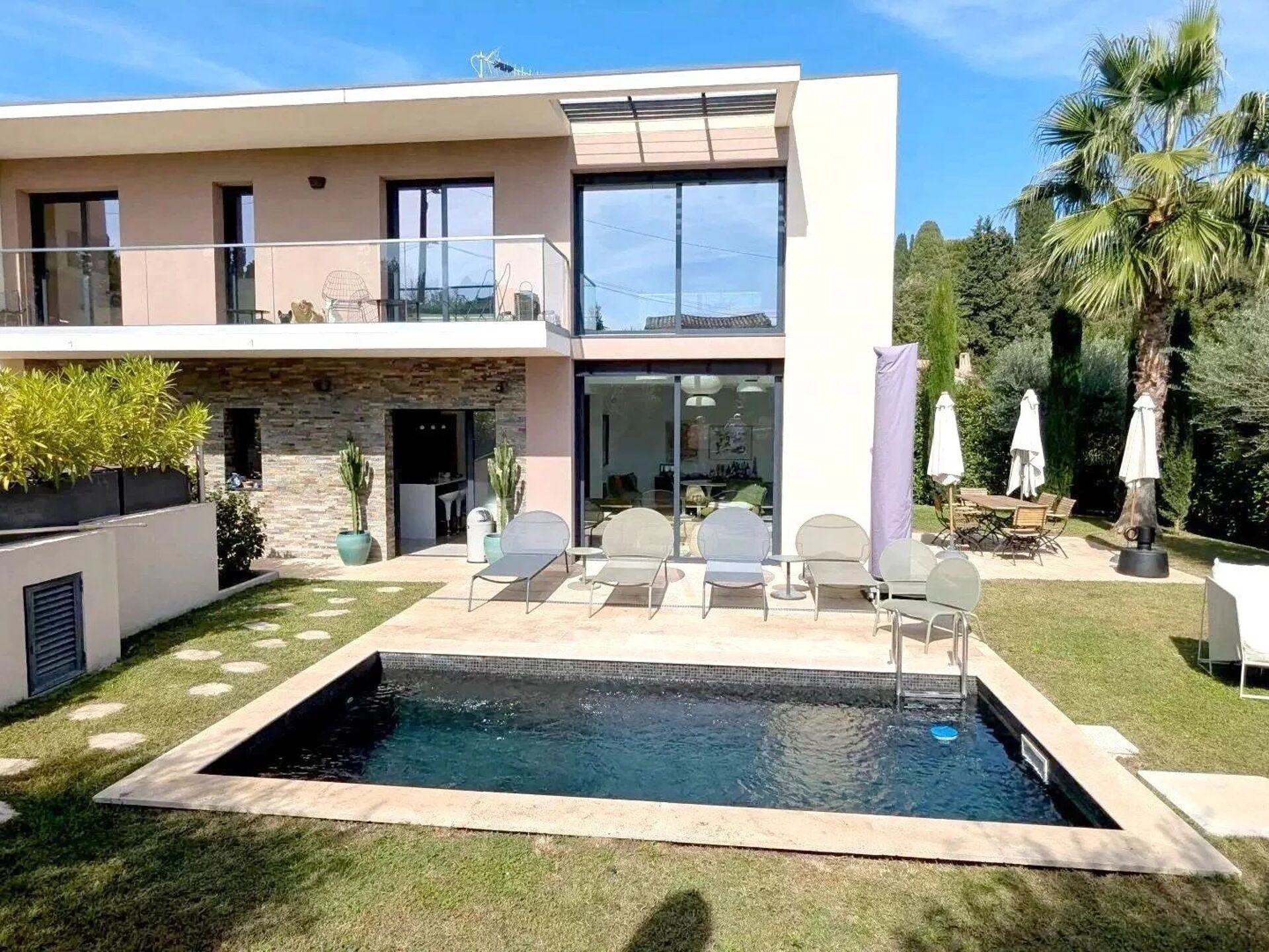 Maison 5 pièces 140 m² · à Antibes · 140 m² · 1 460 000 €