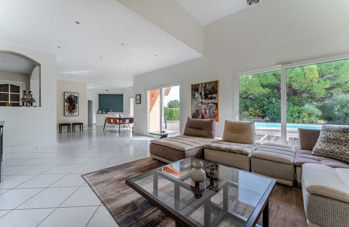 MAISON DE 240M2 - 8 PIÈCES -  DANS UN CADRE D EXCEPTION A CA — photo 4