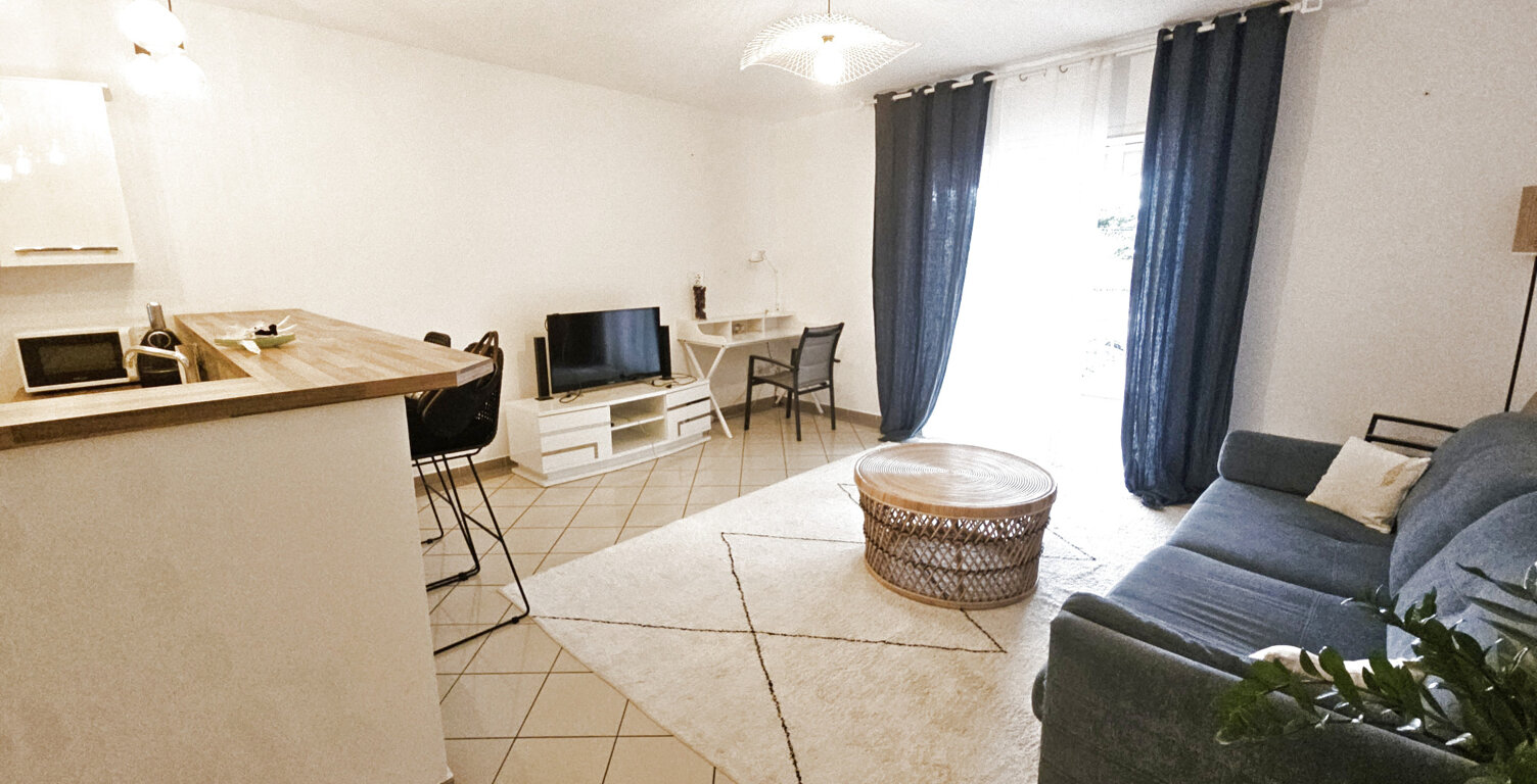 A louer : Beau T2 meublé au coeur de Saint Gilles les Bains — photo 1