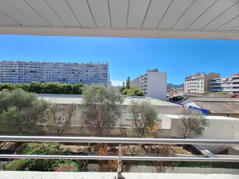 T3 meublé balcon et Box 345 Av du Prado — photo 1