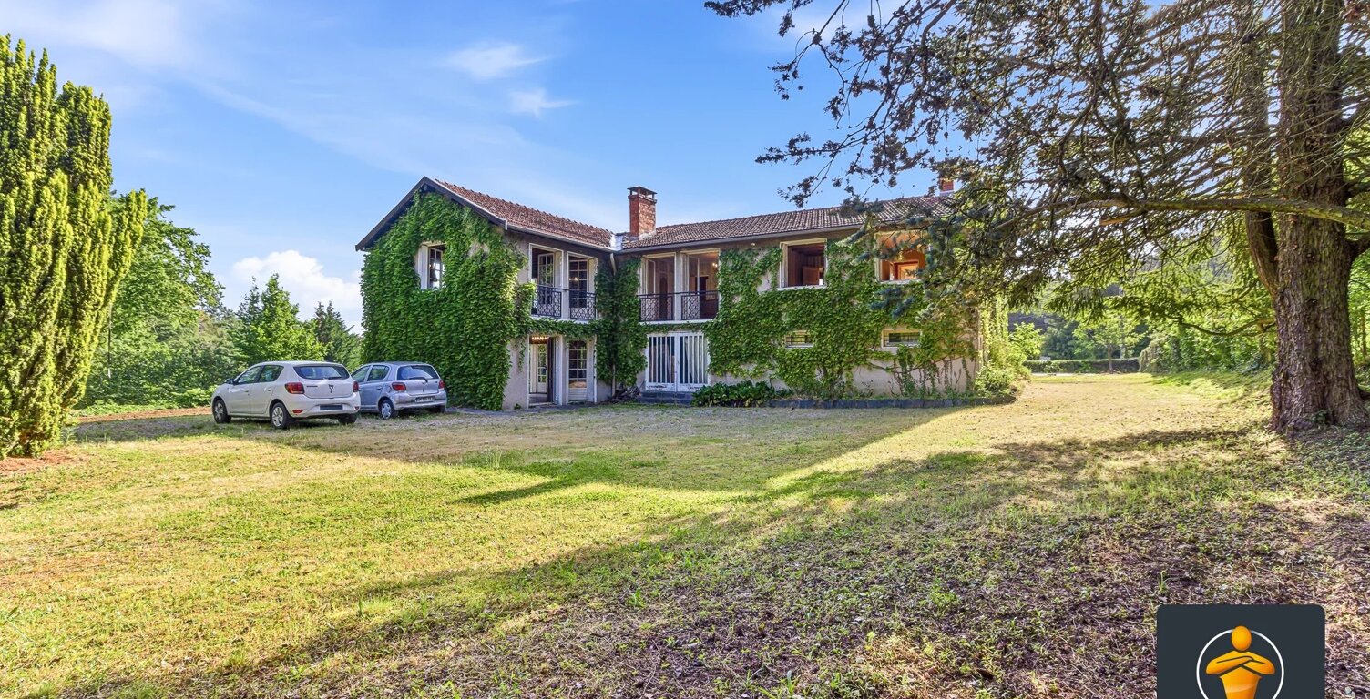 Maison familiale de caractère avec parc arboré, grand sous-sol et piscine – Saint-Genis-Laval — photo 1