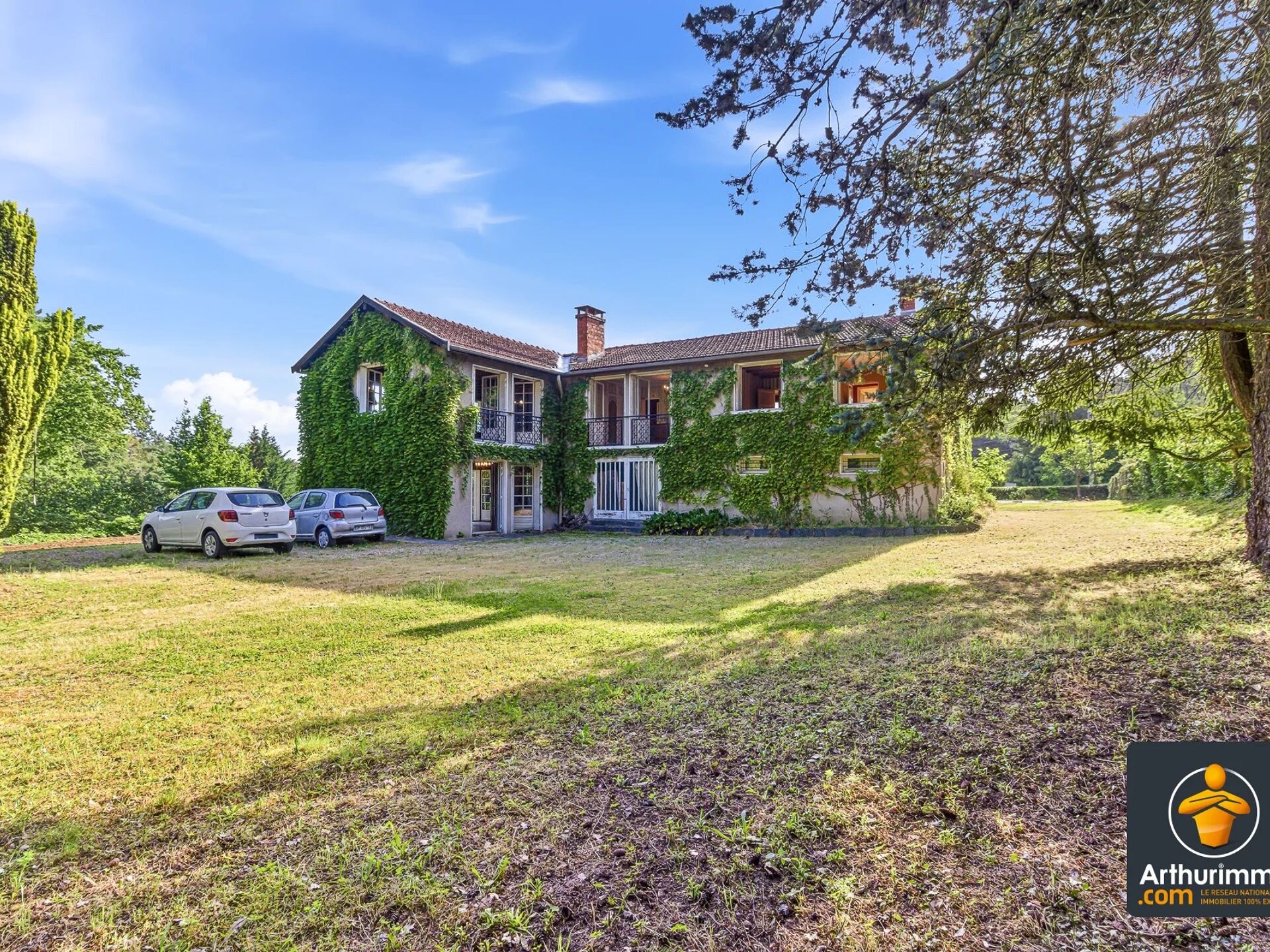 Maison 8 pièces 240 m² · à Saint-Genis-Laval · 240 m² · 649 000 €