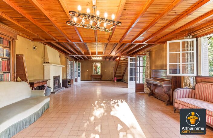 Maison familiale de caractère avec parc arboré, grand sous-sol et piscine – Saint-Genis-Laval — photo 3