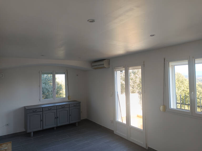 APPARTEMENT T2 MEUBLE AVEC PARKING ET TERRASSE — photo 1
