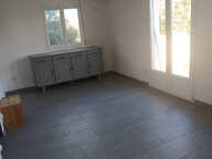 APPARTEMENT T2 MEUBLE AVEC PARKING ET TERRASSE — photo 2