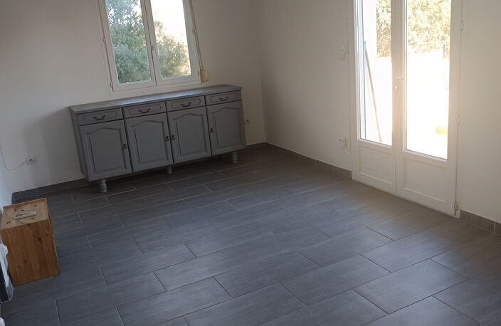 APPARTEMENT T2 MEUBLE AVEC PARKING ET TERRASSE — photo 2