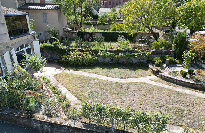 ESPALION, appartement coeur de ville, rez-de-jardin — photo 2