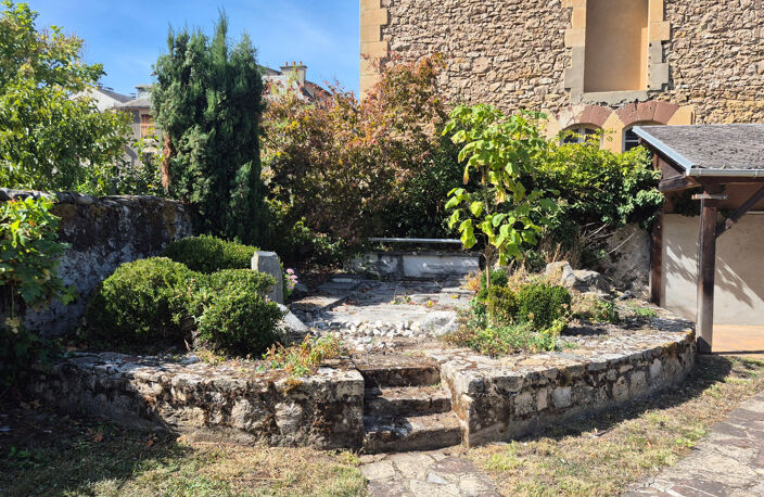 ESPALION, appartement coeur de ville, rez-de-jardin — photo 4