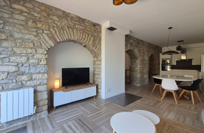 ESPALION, appartement coeur de ville, rez-de-jardin — photo 5
